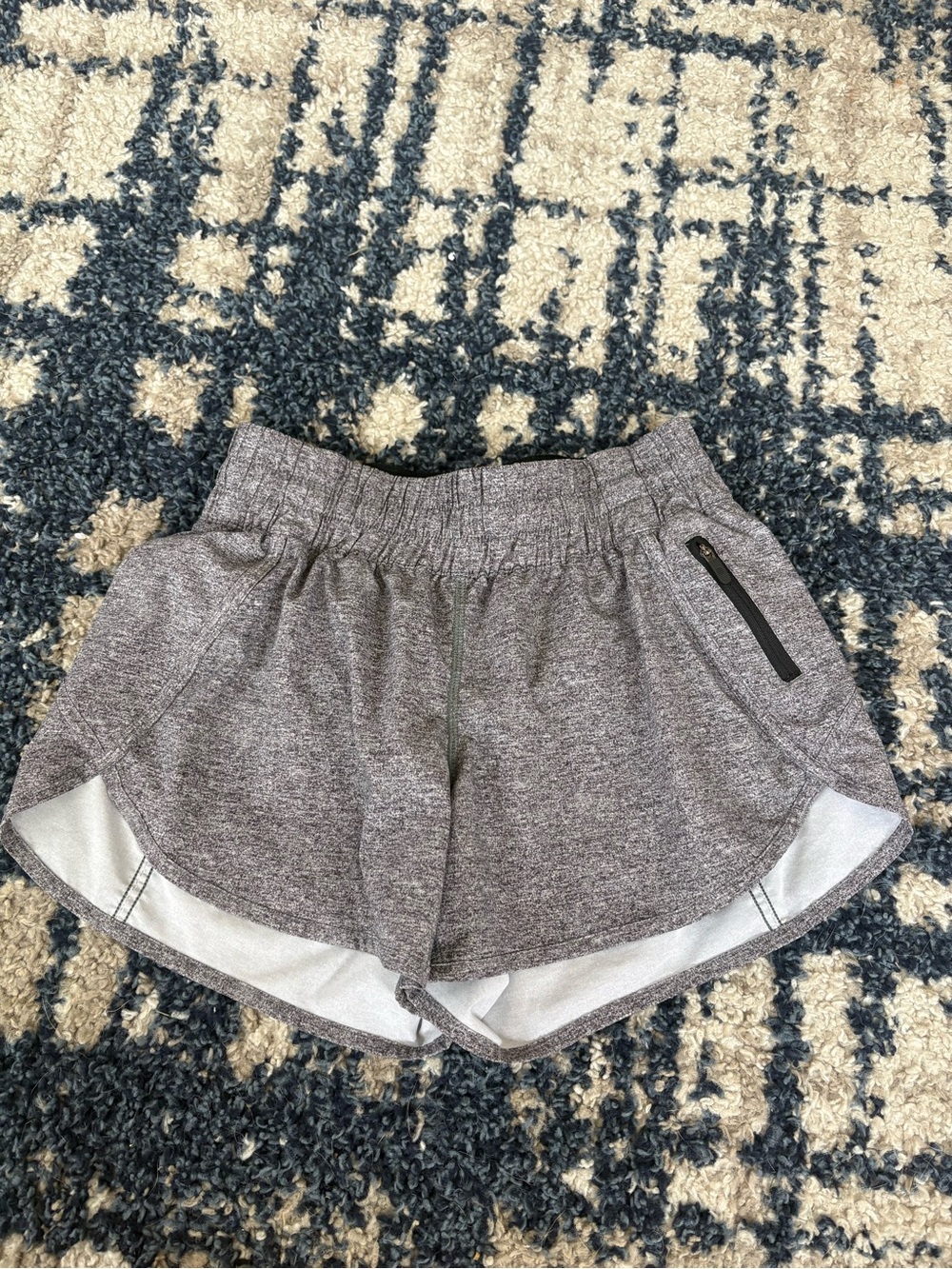 Lululemon Hotty Hot LR 4” Lined Shorts – Dark Grey – Size 6